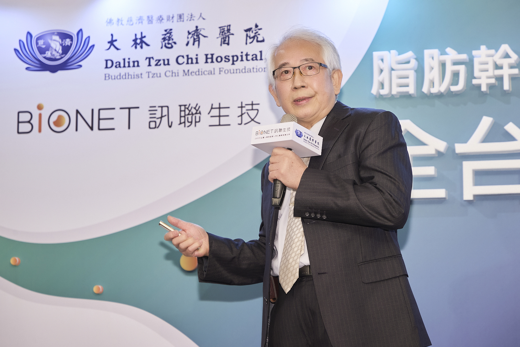 呂紹睿醫師為退化性膝關節炎病患進行「關節鏡軟骨再生促進手術」（ACRFP）加上「自體脂肪幹細胞治療」，治療結果刷新軟骨再生率，達到88%